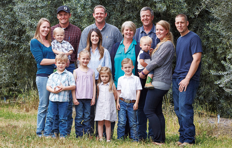 家族経営の農園によって支えられています